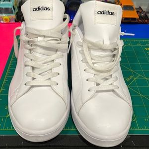 I am selling a pair of adidas Mens Advantage Tennis Shoe. White,navy size 12.